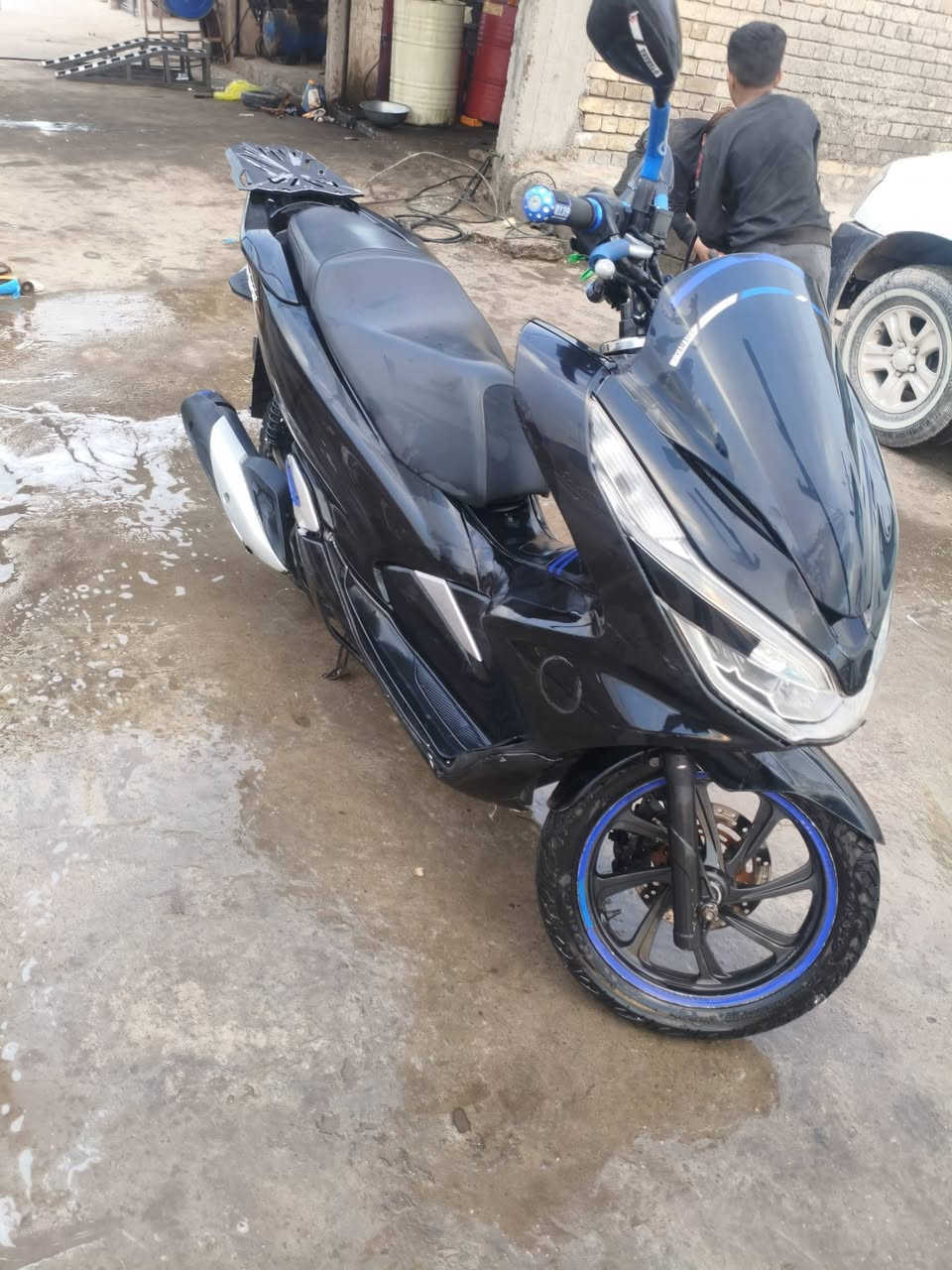 سلام عليكم دراجة pcx جيل الثالث كفاله عامه كفرات بلادية  تخم تاير جديد ماشيه 50 حقيقي سعر 1800 وبيه مجال بسيط مكاني بغداد مدينة الصدر ***********
