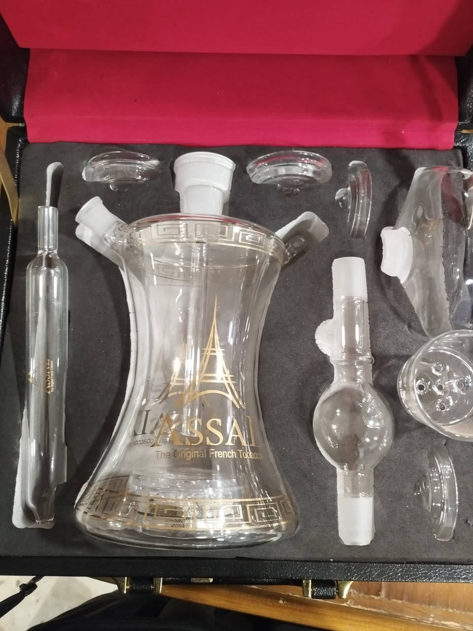 سلام عليكم طلعتلي حقيبة دبلوماسية بكولتي عالي بيها نركيله زجاجية باقي التفاصيل بل مقطع طلعتلي اكثر من قطعة سعرها 50الف   .***********
