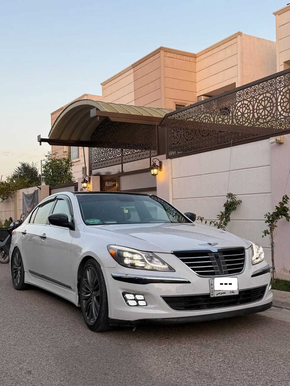 جينيسس 2011 رويال فول مواصفات
وارد امريكي حادثها طخه بسيطه جاملغ خلفي وباب وره الصدر  صبغ بدون تبديل وبيها ملاون بقبق الجنطه نصه فقط 
السياره فول مواصفات مكينه 8 سلندر دوش 
فتحه-شاشه كبيره -سايد بريك بصمه -اوتو هولد -برده خلفيه 
كامره خلفيه-دبل جام عازل ضوضاء- حساسات امامي خلفي-مري شفط-مري قلاب مع R-كشن جلد-تدفئه وتبريد كشنات-ماوس-ماسحات اوتو-خزن ميموري للكشنات-ستيرن كهرباء-فل تحكم ستيرن -وبعد بيها هواي مواصفات 
الاضافات الي عليها كلش هواي وتقريبا الوحيده بموديلها وشكلها
-مازدات ٤ عدسات لد اصلي 
-بلاجكتور ٤ لدات 
-اويل كاج كان
-جهاز x-tros جهاز تحسين استجابه الدعسه وبيه ٤ انضمه ايكو ونورمال وسبورت 
-داخل كاربون فايبر
-جهاز opd مربوط على عقل السياره مباشرته للشاشه
-كزوز دبات ريمونت كاتباك صوتها كلش حلو
-وعليها اضافات كلش هواي 
السعر 130 $
مكان السياره كربلاء
للاستفسار ***********-***********
