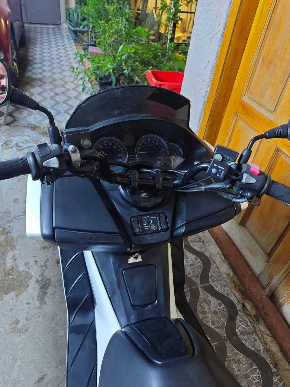 فورزا صفر 12 Si ABS
ماشية 28 الف تدفئة يدات بيه تنقيص دهن  فقط من هية باردة اطلع دخان بس تحمة يروح ونقص 7 البجم صار بيه حادث الصفحة اليمنة بيه شخوط والجاملغ الامامي انكسر وحدة من المري ماكو  عنواني بغداد السيدية 
السعر 1.250.000 قفل الدراجة شغالة اي شي ما بيهة


**إذا كنت صاحب هذا الإعلان وتريد حذفه لأي سبب، رجاءا أرسل رسالة إلى الدعم الفني**