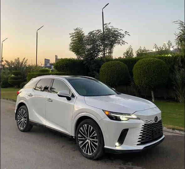 🚗 Lexus RX 350h — موديل 2023
حالة فوق الممتازة / نظيفة جداً / فخامة + اقتصاد

الممشى: (13,000) كم
اللون الخارجي: (ابيض صدفي )
اللون الداخلي: (ابيض)
الدفع: AWD
المواصفات:
 • هايبرد اقتصادي جداً
 • شاشة كبيرة وتطبيقات حديثة
 • كاميرا خلفيه
 • رادار + تنبيه خروج المسار
 • بصمة تشغيل
 • شحن لاسلكي
 • LED كامل
 •     مقاعد مريحة مع تبريد/تدفئة
الضرر : صبغ نصف الجوملغ المامي والباب المامي صبغ ونصف الباب الخلفي

💰 السعر المطلوب: ($38,500)وبيه مجال
📞 للتواصل: 
***********
***********
او زيارة موقع شركة الناجح العالميه بغداد حي الجامعه نفق الشرطه مقابيل مختبر الرازي
