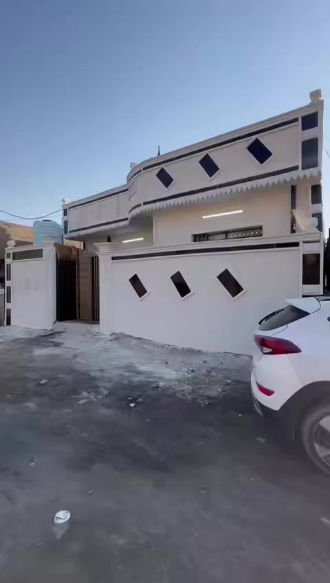 سلام عليكم بيت البيع بغداد سبع قصور شارع قاسم الوكيل زراعي بلوك ماء 💦 مجاري. كهرباء ⚡️  تبليط عن قريب يطب مساحه. 100–20  متر السعر 55 ستفسار تصال ***********
