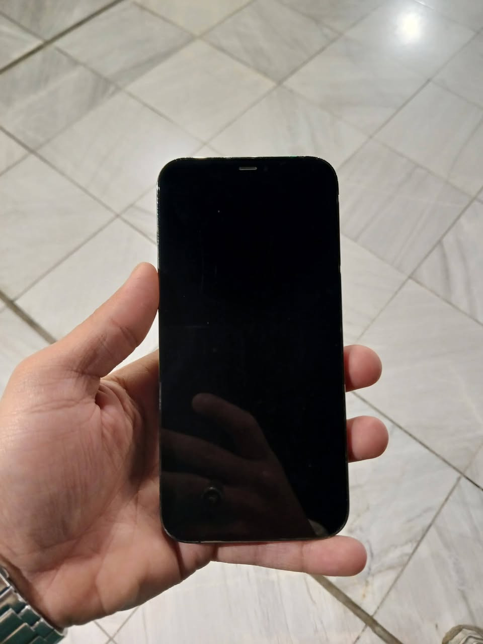 ايفون 12برو ماكي ذاكره 256
***********
السعر 260الف قفل 
مو شراي رجائن لاتتصل وتعبني وتعبك مكاني الغزاليه
