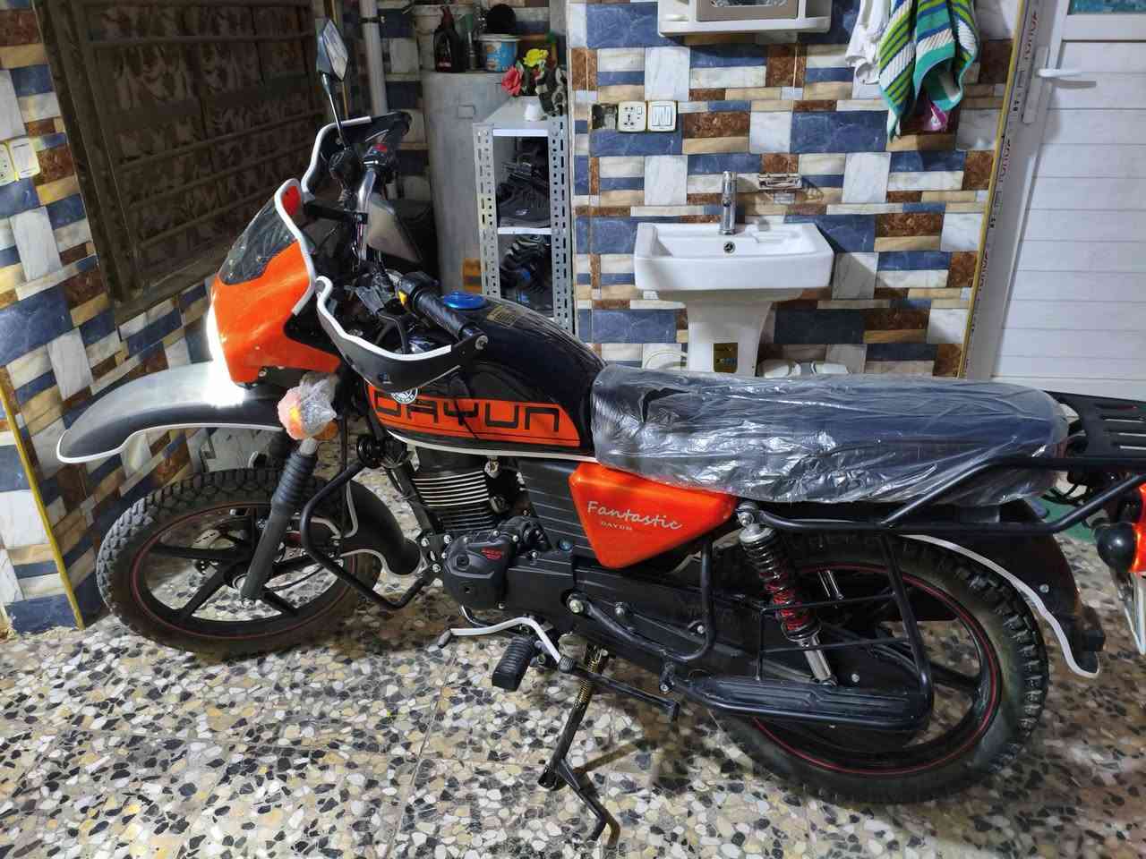 السلام عليكم دايوان جبلي موديل 25 مرقم بغداد رقم انكليزي تحويل ثاني يوم الدراجه  جديده ما صارلي هواي من اشتريتها المكان بغداد حي اور للاستفسار الاتصال على الرقم ***********
