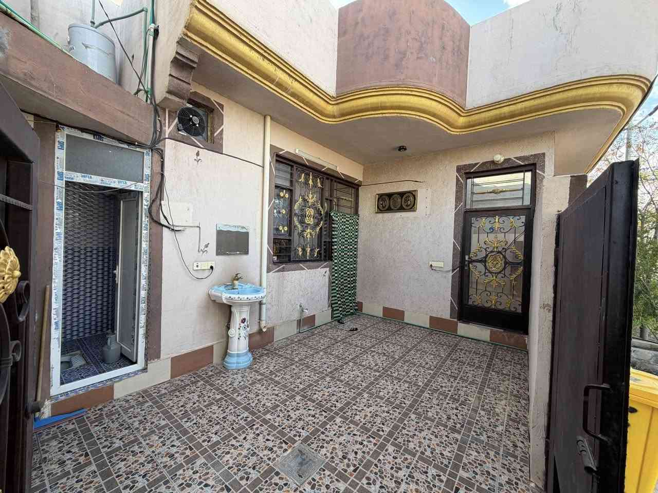 بيت للبيع بختياري 2
١٠٠ متر مربع 
***********
