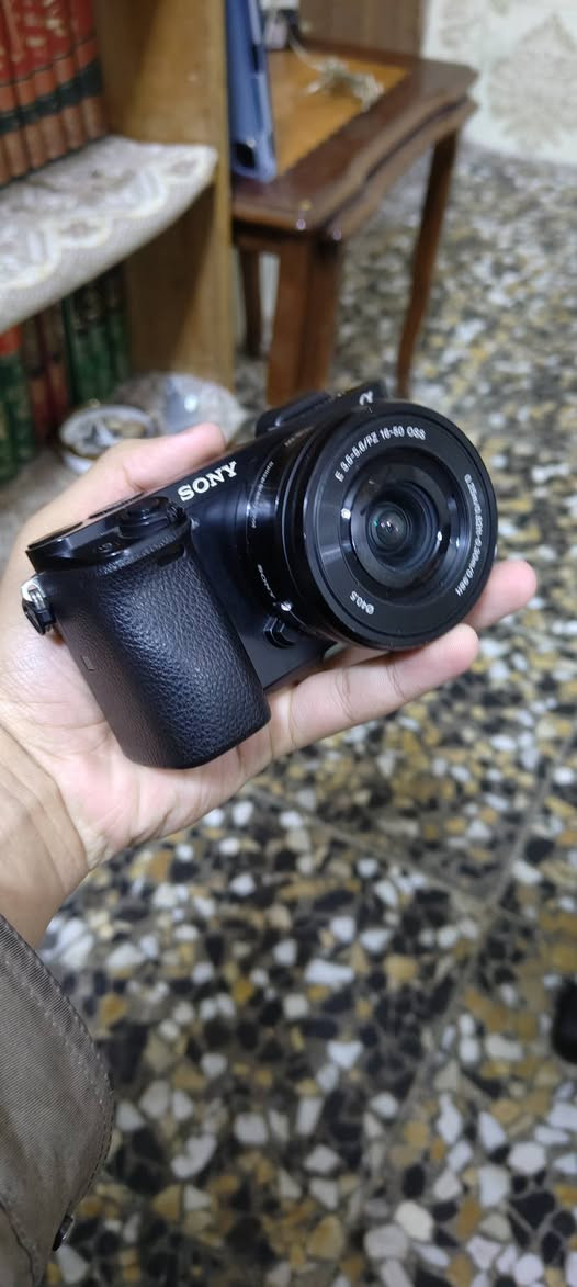 السلام عليكم كامرة سوني a6000 كامرة جدا نظيف 
الدقه :24.3   مكاني: بغداد 
الرقم:***********
