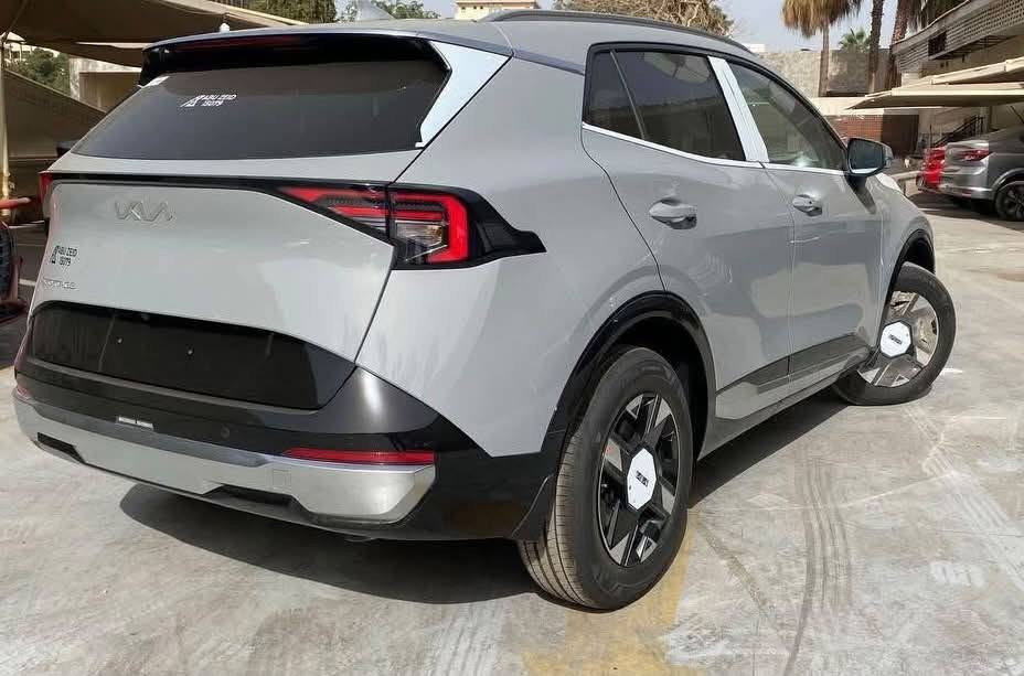 🚗 **Kia Sportage 2026 –  كيا سبورتاج**السعر( 35,000,000) مليون دينار مرقم كامل سنوية ولوحات تستلم بأسمك
سعر مميز / 

▪️ الموديل: 2026
▪️ الحالة: زيرو كيلومتر
▪️ المحرك: 2.0 لتر
▪️ اللوحات: رقم بغداد 

🔸 **المواصفات:**
🔹 تشغيل بصمة + تشغيل عن بُعد
🔹 شاشة أصلية + Apple CarPlay
🔹 كاميرا أصلية
🔹 إضاءة LED زينون
🔹 رادار جانبي
🔹 جنط 17
🔹 سايد بريك كهربائي + Auto Hold
2026 بسعر 🔥 

📞 للاستفسار:
***********::::*********** 
العنوان بغداد معارض الحبيبية قرب فلكة وهران@إشارةسيارات وشراء السيارات في بغداد@
