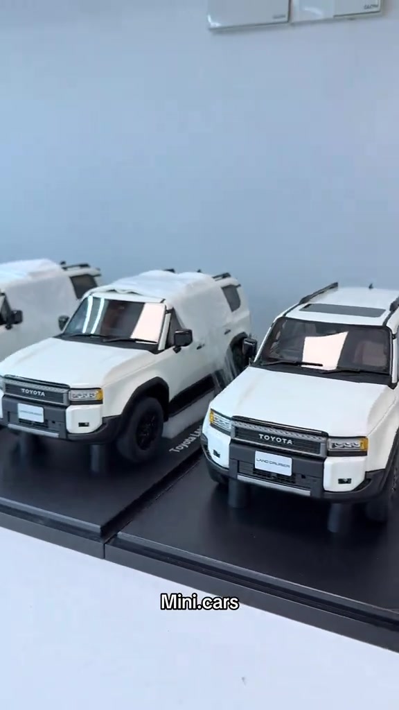 Toyota Land Cruiser LC 250 Prado Brand : Kyosho Scale : 1/18 WhatsApp: +9647504702207 ‎التوصيل لجميع مناطق اربيل مجانا ‎گەیاندن بەخۆرایە بۆ ناو شاری هەولێر #kyosho #lc250 #prado #landcruiser #toyota 
