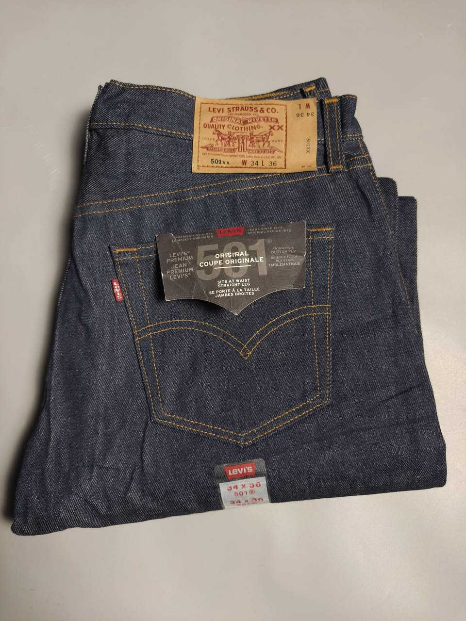 جينز من ماركة ليفايز - 501 Levi's
أصلي - جديد بالتاغ (غير مستخدم)
خامة متينة صلبة، وثقيلة الوزن
صنع امريكا made in USA 🇺🇸
السعر: ٥٠ الف
النظافة: ١٠٠
قياس: ٣٤
الطول: ۱۱۸ cm
عرض الحجل : ٢١.٥ cm
متوفر قطعة واحدة فقط !
التوصيل
بغداد: ٥
محافظات: ٥
الحجز القطعة راسلنا دایرکت


**إذا كنت صاحب هذا الإعلان وتريد حذفه لأي سبب، رجاءا أرسل رسالة إلى الدعم الفني**