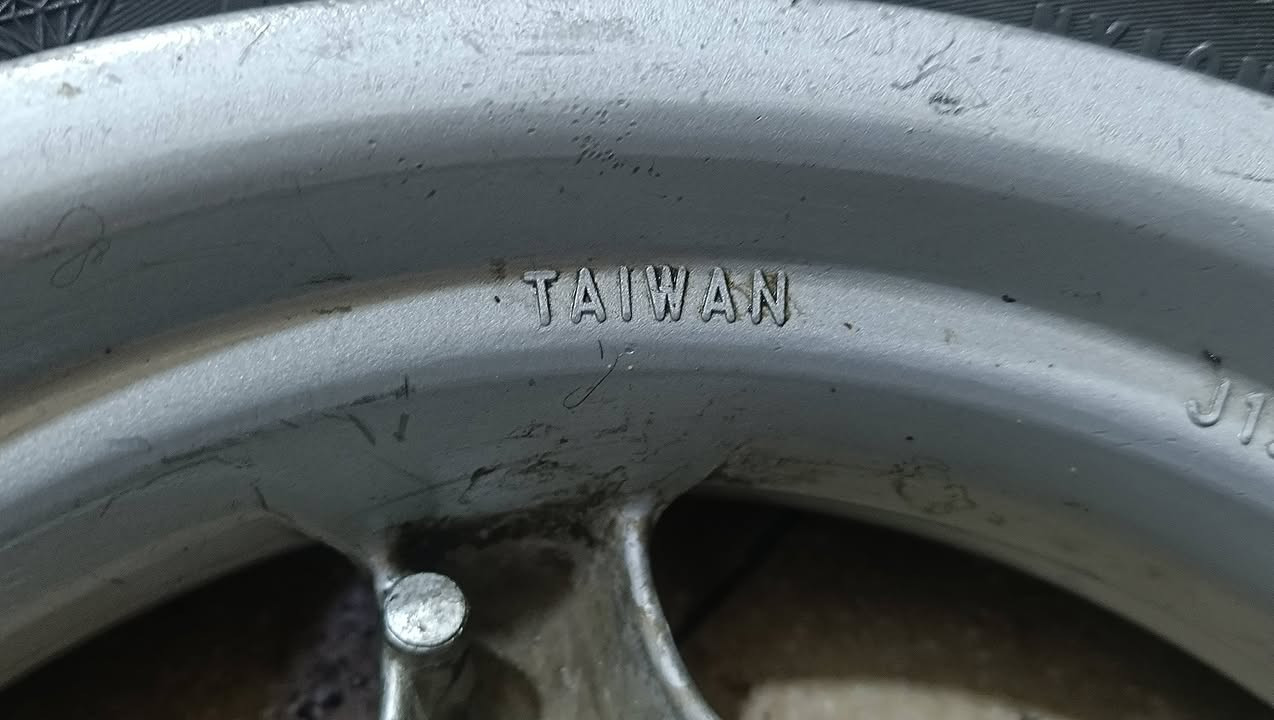 سلام عليكم ويل خلفي سكنس عام تايوان ياماها الاصلي نضيف ويا تاير MAXXIS تيوان الاصلي / مكاني بغداد البنوك / رقم ***********/ سعر 45
