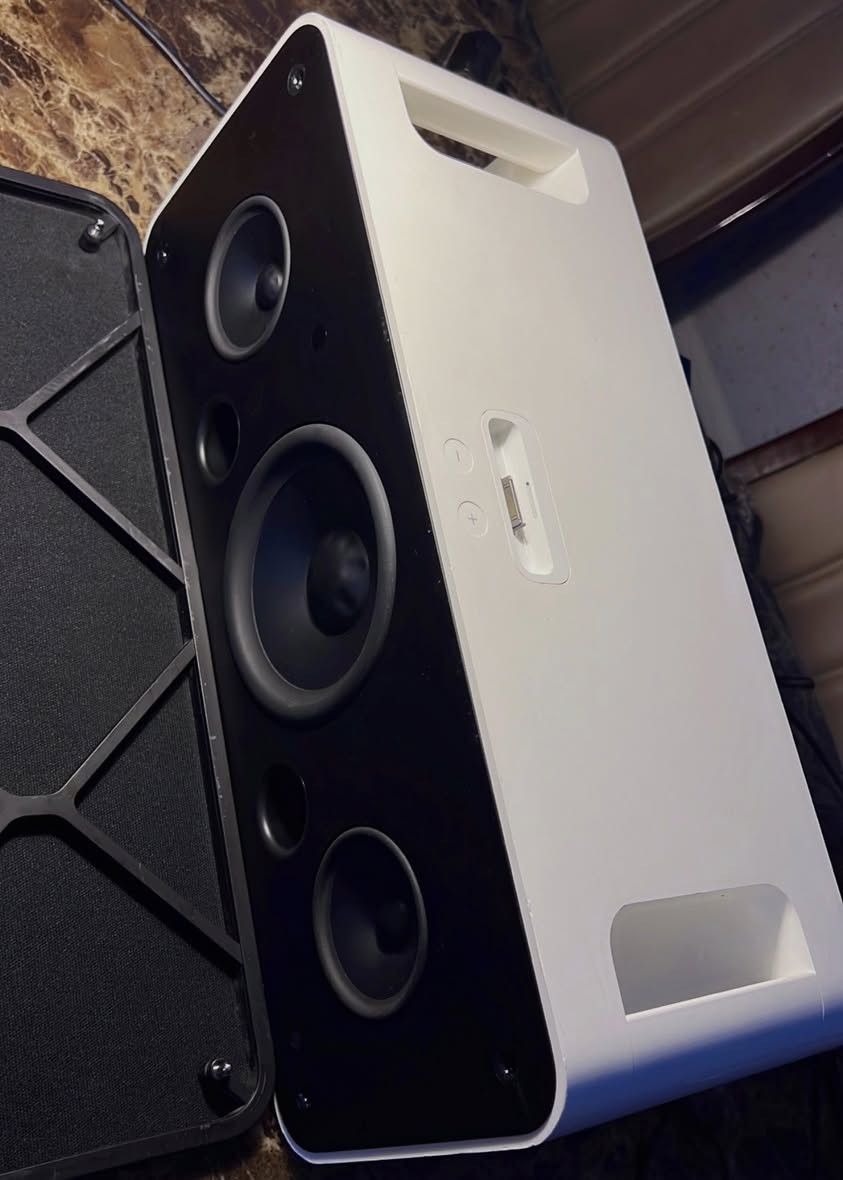 من رخصة الادمن قطعه نادره جهاز مخصص للأذن الموسيقيه Apple ipod Hi-Fi تربط داك عليه يشغل FLAC يعني دقة صوت فائقة بحثوا عنه مهندسين الصنع نفسهم رواد شركة Klipsch بي مدخل Aux هجين ياخذ Aux و Optical متطور قوة الصوت 150 واط 108 ديسيبل اليعرفون بالديسيبل يعرفون هذا الرقم زلزال وبنفس الوقت اعلى درجات نقاء الصوت الازرار كله لمس سعر الجهاز بالمواقع 400 الى 900 دولار .. السعر 150 يوجد توصيل


**إذا كنت صاحب هذا الإعلان وتريد حذفه لأي سبب، رجاءا أرسل رسالة إلى الدعم الفني**