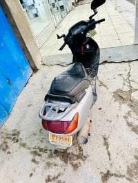 دراجة سكوتر متوفرة للبيع، موديل جيد ويحتاج الى تنظيف بسيط. حالة الإطار...