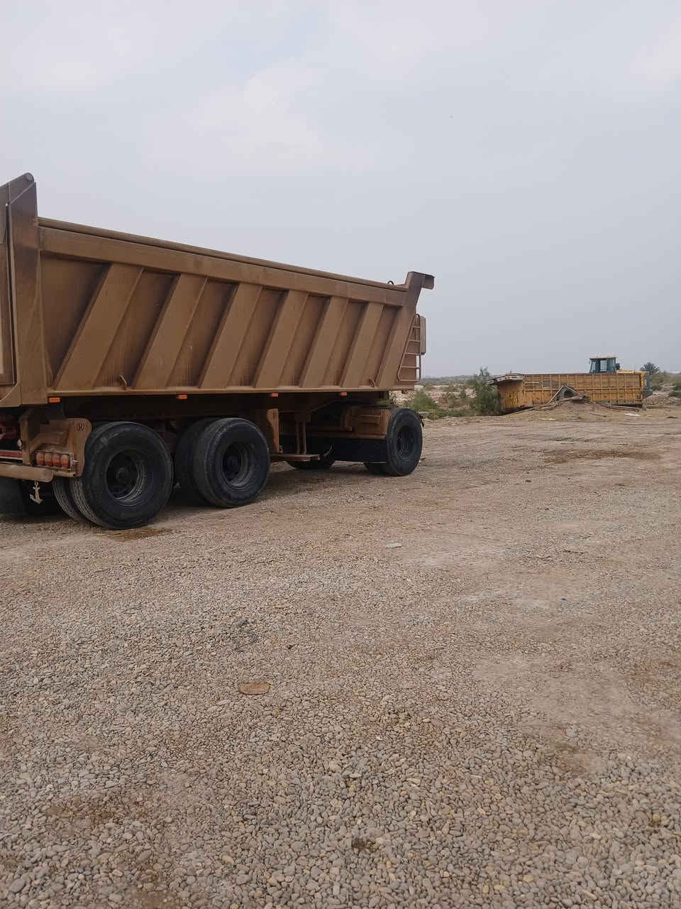 مقطوره للبيع تفصال العماره طول ٧٤٠ شاصي ١٦ ربطه ١٦ سربنك ناعم دناكير ١٦جك سكسين تخم تاير مقطوره جديده مكانه العماره 
***********
***********
