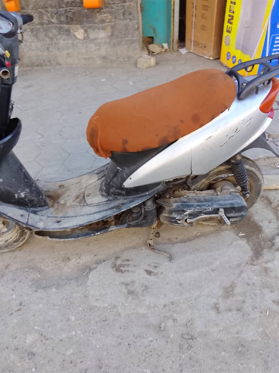 سلام عليكم دراجه بسعر 110 قفل100   شغاله نص هندر شلعه ومعدل ابيع كوم حديد مكاني بغداد الحريه ***********
