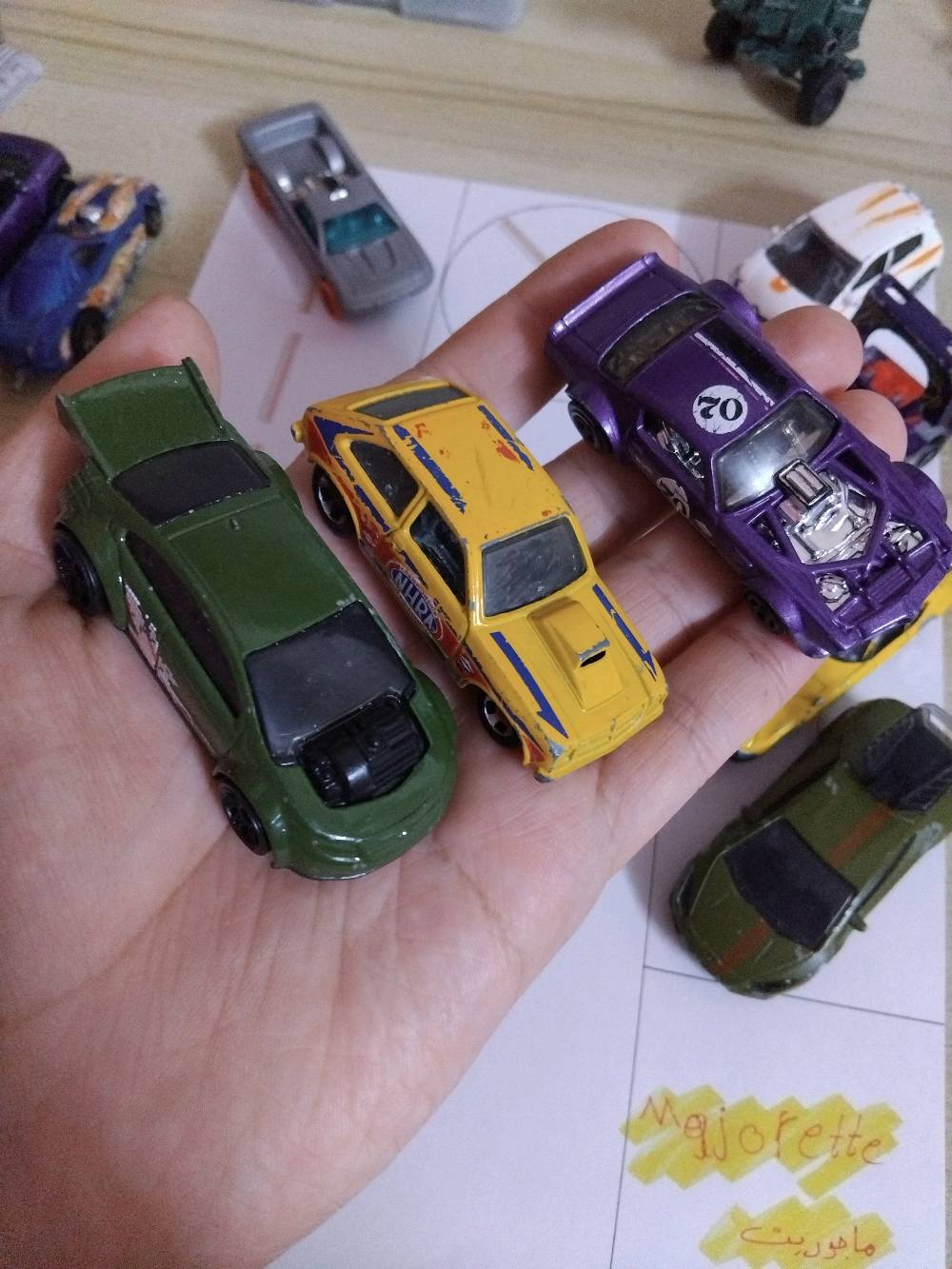 سيارات حديد هوت ويلز و ماجوريت اصليات سعر القطعه 1500 و سعرهن كلهن 18 الف وي التوصيل