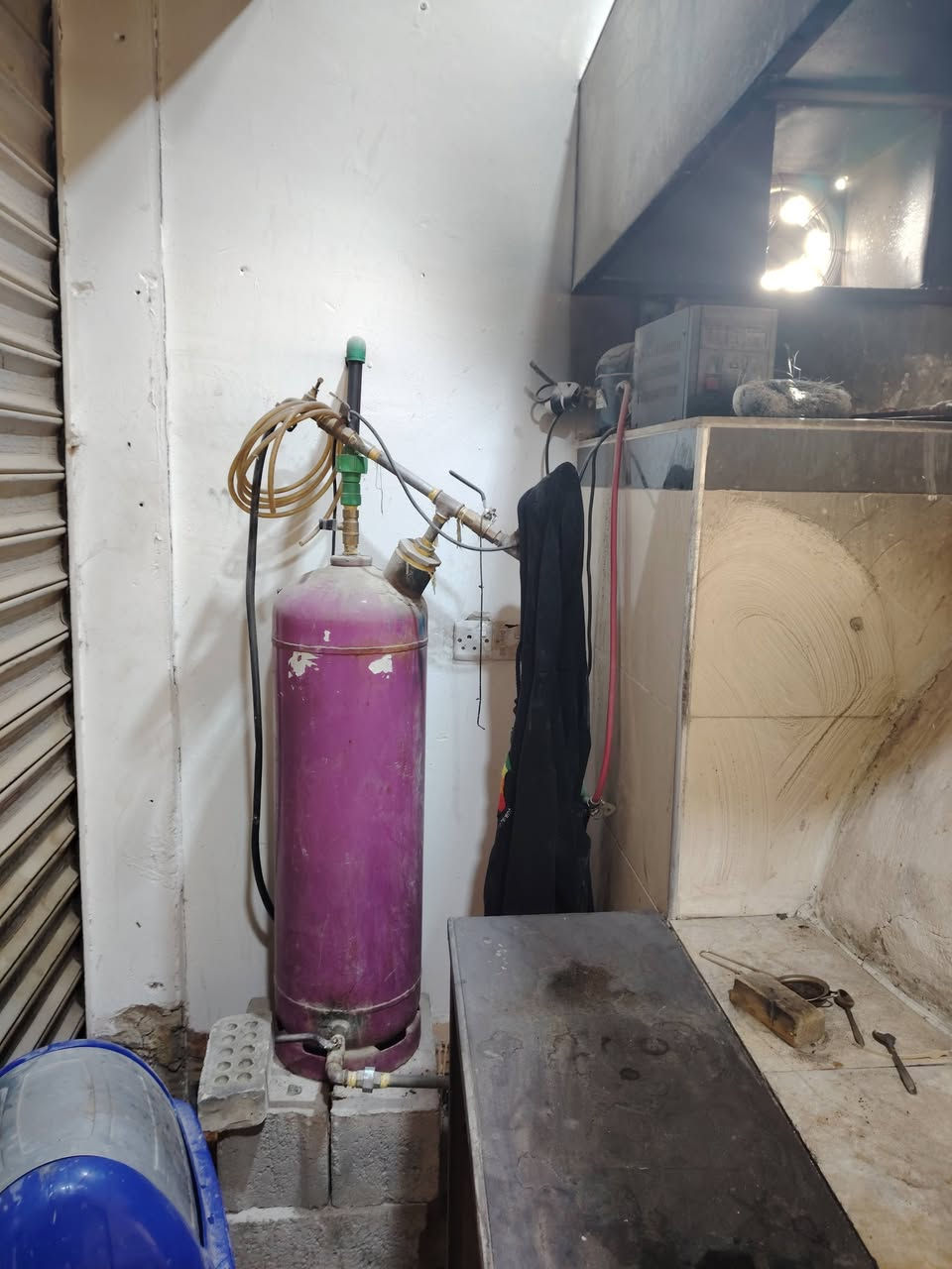 السلام عليكم قراض البيع مال فرن صمون ومخبز البيع العنوان الجزيره البعلي الجاسم قرب المحطه مال ماء الشراي يتفضل خاص او مراسله واتساب *********** ابواشرف ال دليم
