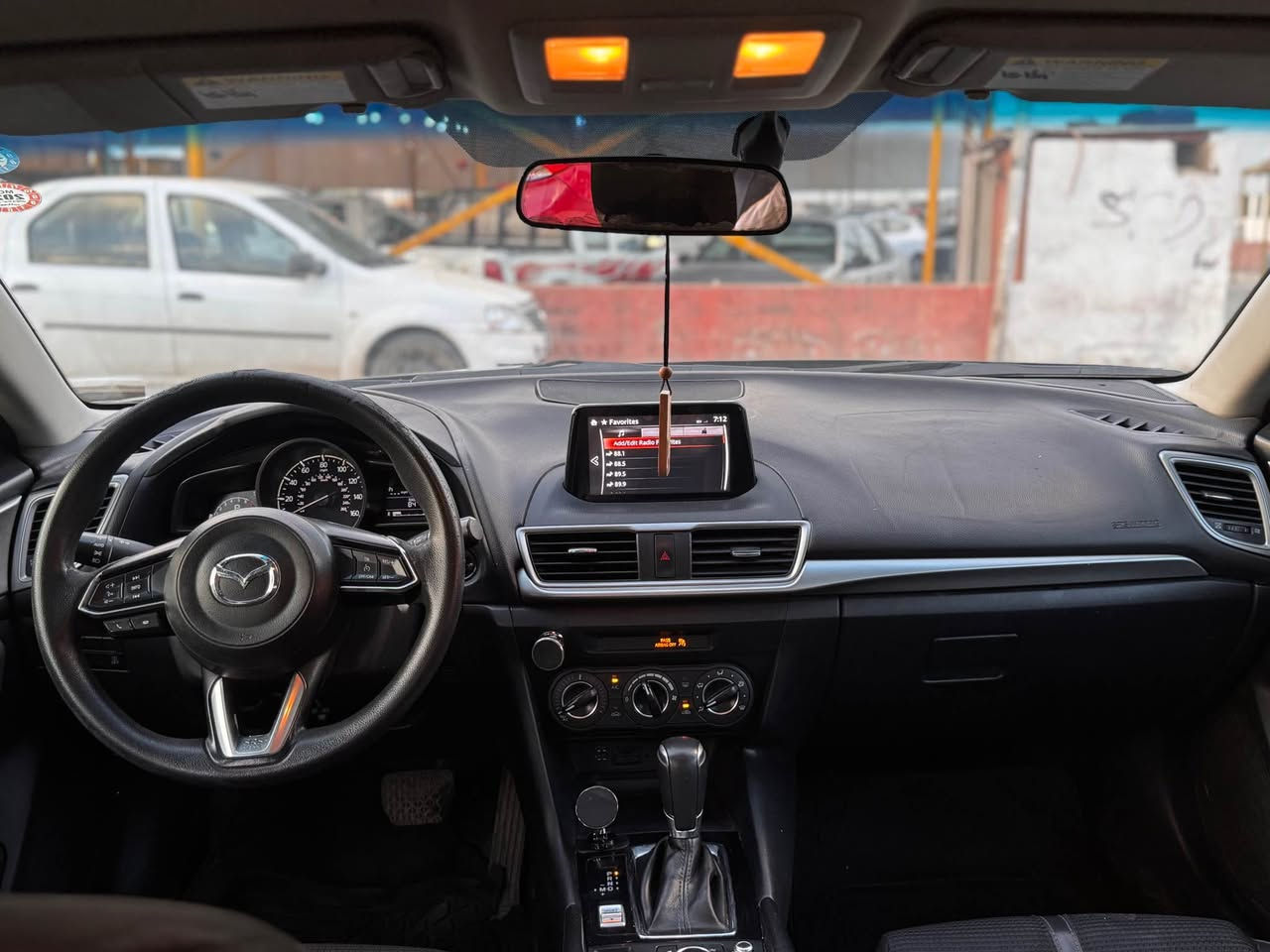 Mazda 3 2017
گێڕو مەکینەو تەبریت بەشەرت
پارچەو پەڵەیەکی بۆیاخە بێ ناوگرتن
فوول مواسەفات بەس سڵایت نییە
سەنەوی تازەیە 
118$
*********** السليمانية, العراق
