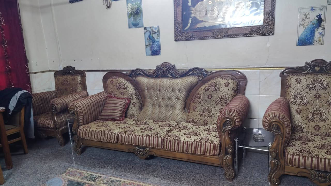 السلام عليكم تخم تركي خشب زان عشر مقاعد نظافة 80 بالميه سعره 400 مكاني بغداد البياع رقم الهاتف ***********
