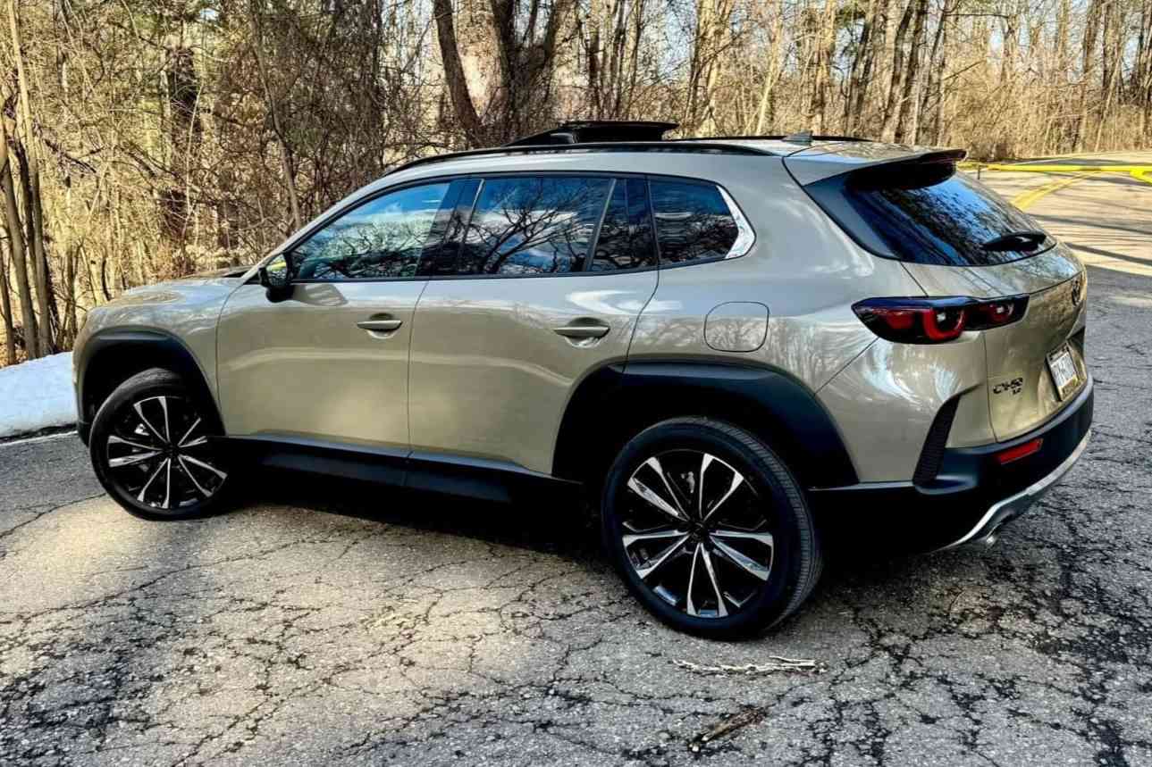 مازدا cx 50 مۆدیل 2023 مواسەفات premium plus
ڕەنگە شازەکەیە
فول فول مواسفات تۆڕبۆ
٣٥٠٠٠ ڕۆشتوە 
هەمووشتێکی تازەیە
سەنەوی تازەیە 
٢ پارچەی بۆیاخە دەعمەکەی سوکە

سـعـر : لە کۆمێنت داوابکە ڕاستەوخۆ بۆت دێت 📥 

گێر و مەکیەنەی بەشەرت 
هیچ کێشەیەکی تێدا نییە 

ژمارەی خاوەنەکەی 
***********
