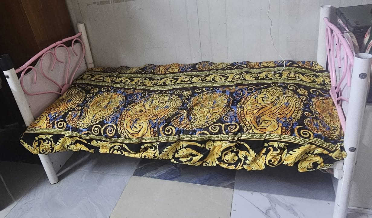 للبيع تخم ديوان ٧ مقاعد سعره ١٠٠ وبي مجال
تخم طبلات عدد٤ سعره ٢٥ ألف 

عربانه طفل متعدد إستخدام نظيفه سعرها ٥٠ ألف 

كليكوت طفل جديد ما مستخدم سعره ٢٠ ألف 

كاظميه جكوك قرب البوابه أو مرور كاظميه *********** متواجد وتساب
