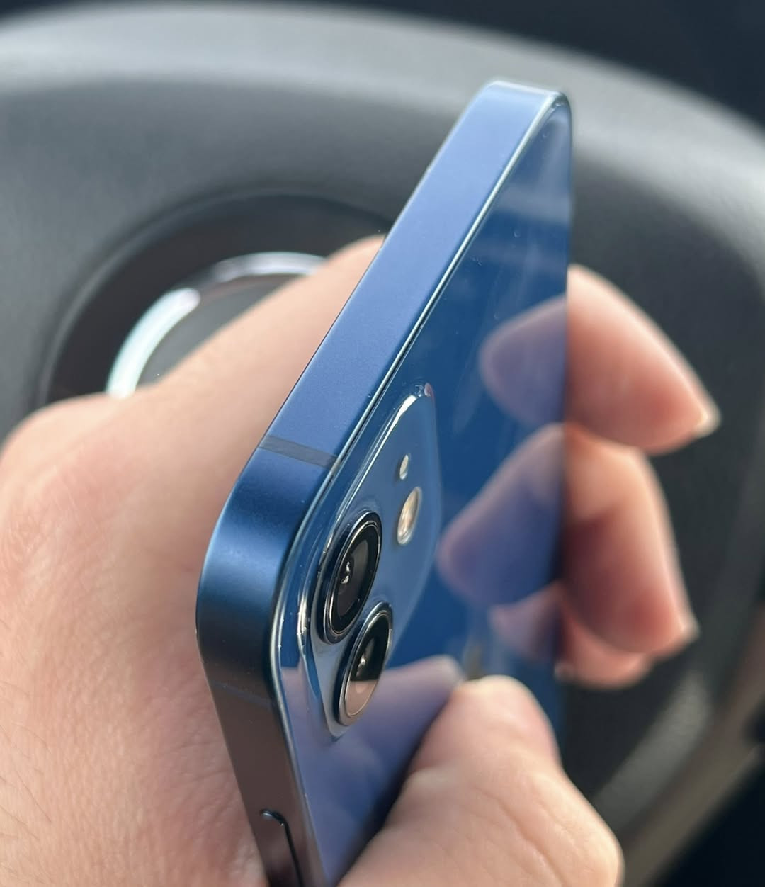 ايفون 12 عادي شرق اوسط ماستر AAA مو امريكي
بطارية 94%🔋مكفول من كل شي بلادي مامبدل بي شي عالفحص ذاكرة 128 السعر 310 قفل نهايته 
حله شارع 60 تواصل خاص او ***********
