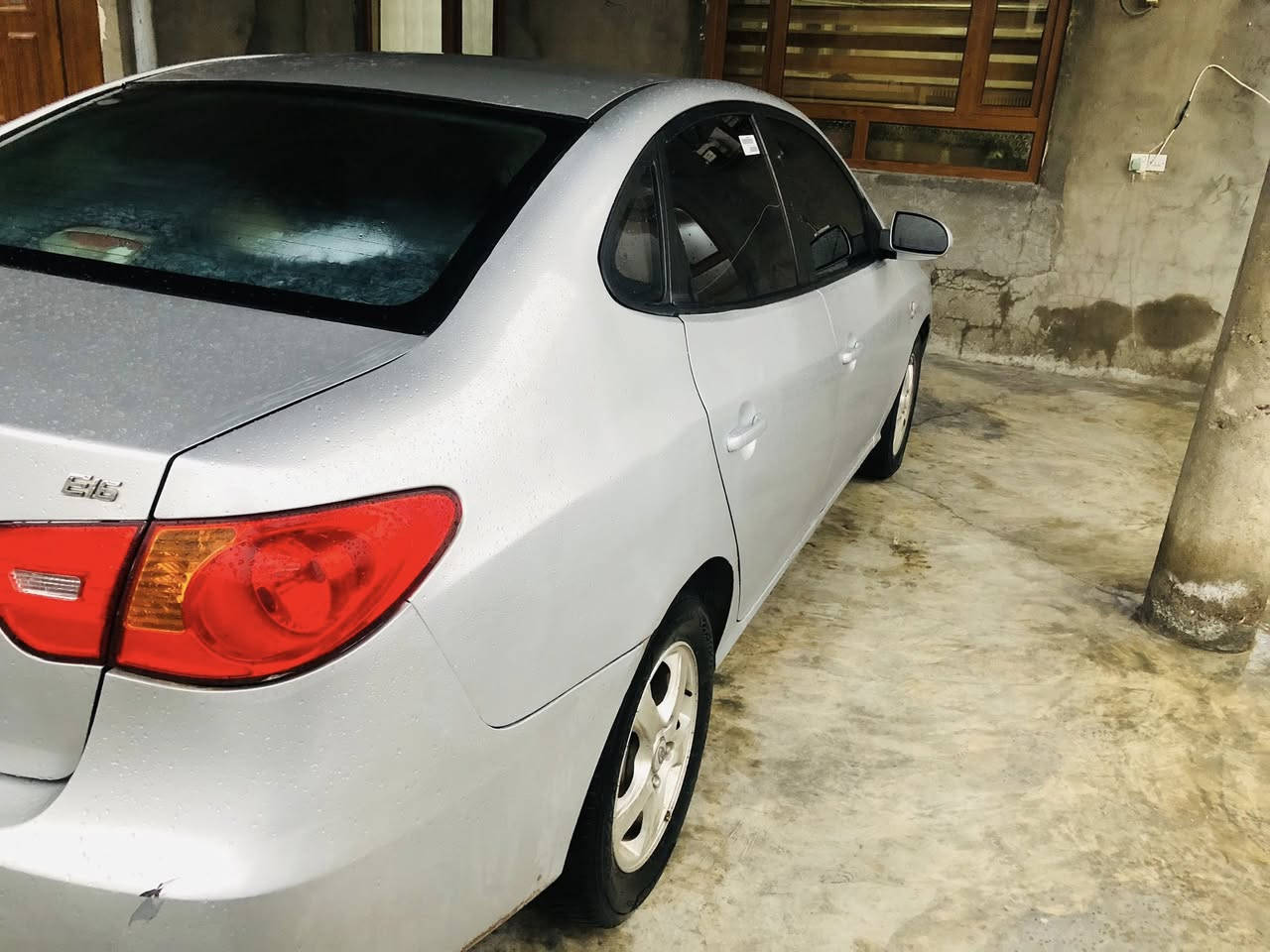 ئاڤانتي براوه 2008
كامل مه سره ف كراوه 

سمارته و پؤليش كراوه
ته نها جلده
جامي هه ل گيراوه 

سه خف و كه ڤه ر به شه رت 

٤٨ گه لا ي مه جالئكي زور كه م

هه له بجه ي تازه 

***********
