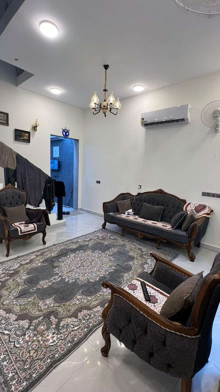 البيت للبيع زراعي  مساحتة 100مً طابق واحد مكانه كلش بيع معه اثاث
غرفة واحده وياها حمامها
وستقبال وصالة ومطبخ وحمامات خارجيه 
طابق واحد فقط 
عنوان خلف مستشفى التركي بالفرع مال النائبه نغم الابراهيمي

السعر 95 معه اثاث 

مكتب 💥التميز 💥للعقار 
الشموخ قرب جسر مشات 📍

ستفسار ☎️***********
