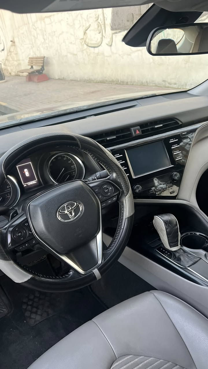 كامري ٢٠١٩ se 
ماشيه ١٣٥ الف كم 
شاشه كبيره تدعم كاربلي 
كامره خلفيه رادار امامي 
شفتات ستيرن 
تحديد مسار 
تثبيت سرعه 
شاشة اعطال 
كشنات جلد 
كير ومحرك شرط 
تبريد شرط 
سياره بيها قطعه وحده بدون دواخل جاملغ خلفي فقط 
بدون دواخل 
ايرباكات سليمه 
رقم اربيل هزه جديده سنويه جديده 
السعر تفضل خاص 
او على واتس *********** 
مكان السياره موصل
