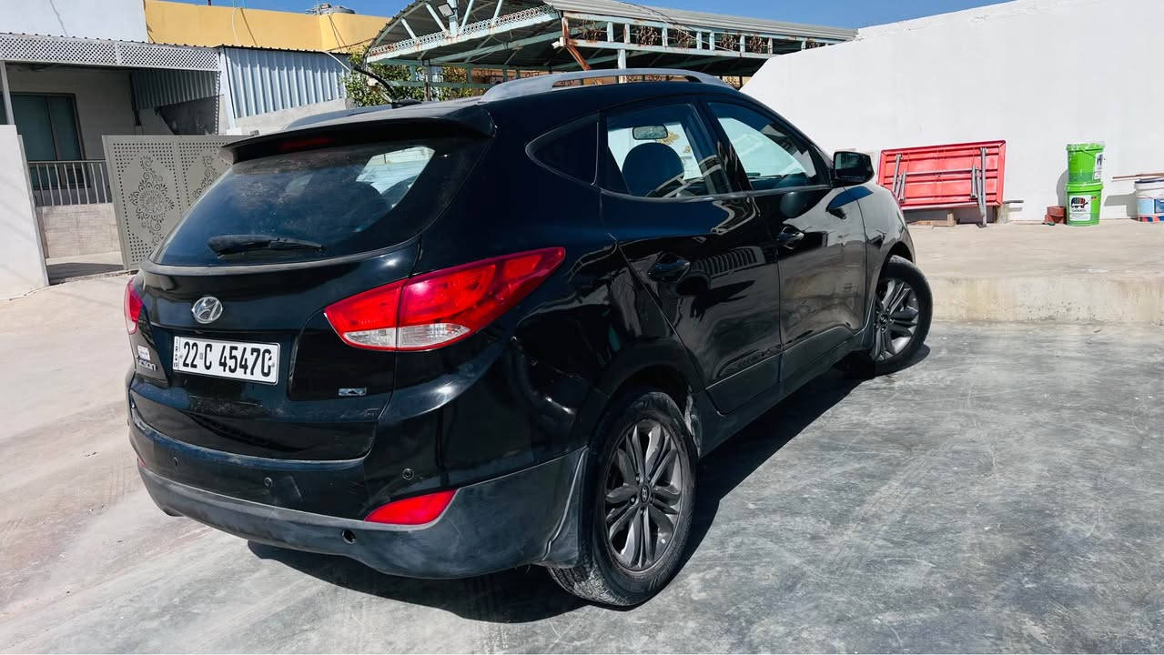 تكسۆن مۆدیل ٢٠١٥ امریكی 
یەك پارچەی بۆیاخە چەملخی دوا سۆنەرەكەیم داناوە
١٠٢میل ڕۆشتوە گێڕو مەكینەی نەكراوەتەوە سەنەوی وڕەقەمی تازەیە بەناوی خۆمانەوەیە
بەشەرتی تحویل غەرامە 
شوێن كلار 
سعر١٢٣$

*********** كالار, السليمانية
