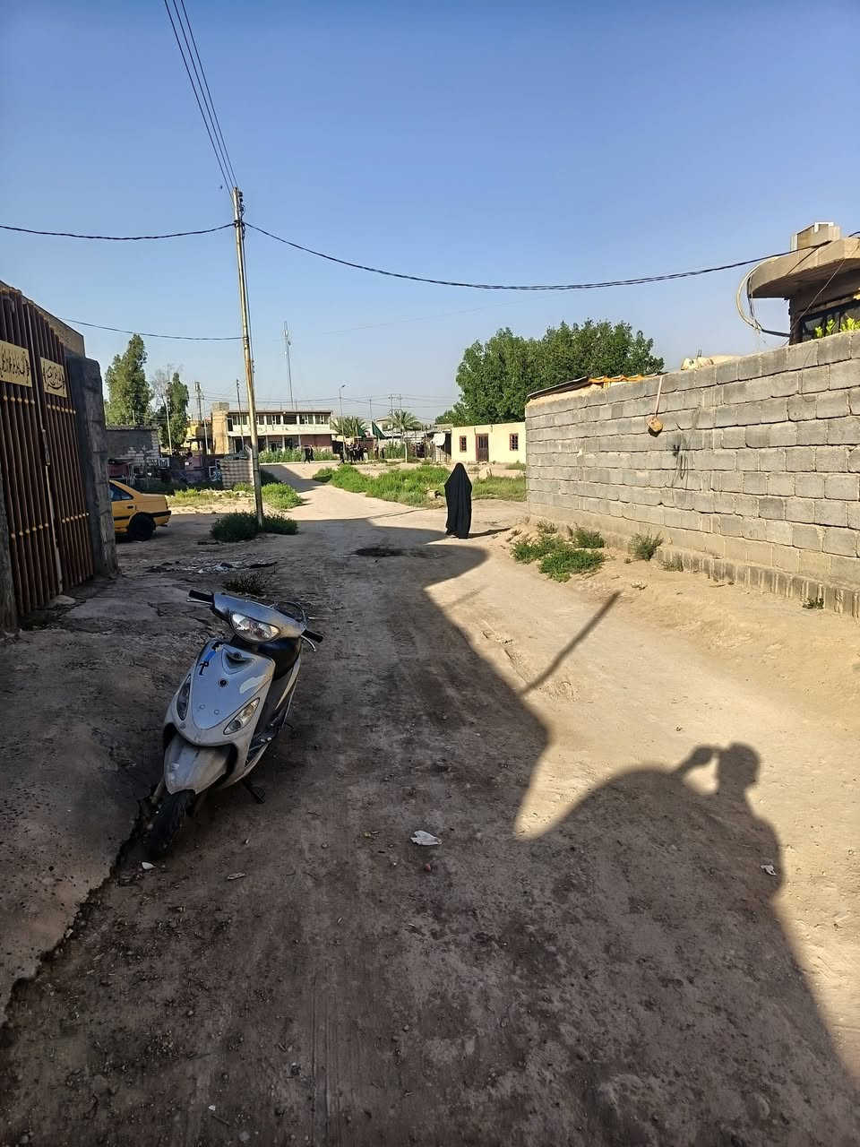 دار سكنية مميزة للبيع 🏠
​العنوان: بابل - الحلة، الطريق الراجع من مرقد العلوية شريفة (بنت الحسن) "ع".
​تفاصيل العقار:
​المساحة الكلية: 200 متر مربع.
​الواجهة: 13 متر 
​نوع العقار: طابو زراعي (سند 25 محول رسمي).
​المميزات:
​موقع مميز وقريب من الخدمات والطريق الرئيسي للعلوية شريفة.
​
​📞 للاستفسار والاتصال المباشر:
تواصل معنا عبر الرقم: ***********
​🏪 أو لمراجعة المكتب مباشرة:
مكتب كرار جبر للعقارات ---
