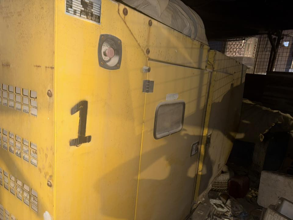 السلام عليكم مولد كمنز  ١٨٠ كيفي كاتم  تشغلك ٢٥٠ امبير المولد  كايمة  تجفتت ترجع لوك احنا تاركينها  • الطول: 3269 ملم
 • العرض: 1168 ملم
 • الارتفاع: 1900 ملم
   السعر ٥٠ ورقة
رقم الهاتف :***********
