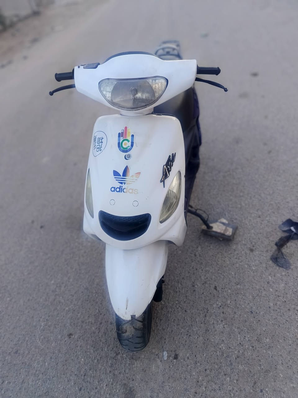 سلام عليكم درجة اكزز فحل لبيع نضيفه كلشي شغال بيه سلف هندر لايت اشاير بيك لايت مكينه ناعمه كفرها اصلي عداد سرعه شغااه درجة مال جناي سعرها مناسب 250 مكان ناصريي مركز وشراي ***********يتصل عله رقم مستعجل عليه بيع
