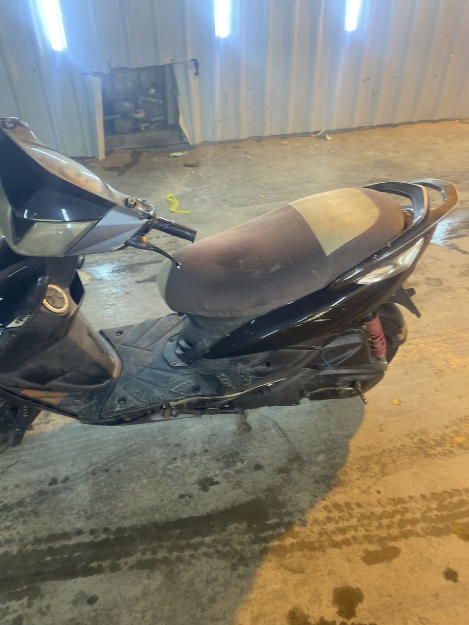 سلام عليكم
ماكس ثعلب جيتي ار 140 
درجه خير من الله مابيها كل نقص 
كبل الشارع درجه مجفتها جديد تقربين صار شهرين اقل 
كفارات كلها بلادي تايرات جدد تخم مانقصها بس باتري فقط للسعر 450 او بيها مجال الطبين مكاني الشعب الثعالبه شارع البنزين خانه 
رقم ***********
