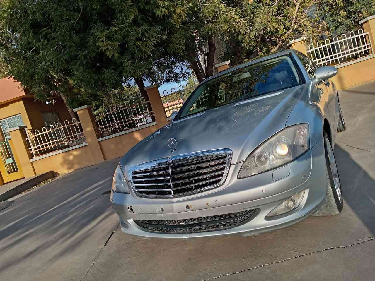 سەرەتا بەناوی خوای گەورە 

ماشاللە لەماڵی هەمو لایەک 
مارسیدز s350 شەش پستۆن 
سەیارەکە ساغە و بێ بۆیاخە 
بێ زەربەو لێدرانە
گێڕو مەکینە بەشەرت سەت فیتەر 
مواسەفاتی 
سڵاید 
کوشن جلد گەرمو سارد
 کامیرە و پێشو پشت 
پەردە 
سەلاجە 
مەرکەزی 
تەنها پانۆراماو دەرگا شەفت نیە 
زۆر مواسەفات تر...
شوێن کەلار 
گۆڕینەوەش لەسەر دڵگرتن 
سعری٨٣گڵا و مەعامەلە 
ژمارەی خاوەنی ***********
