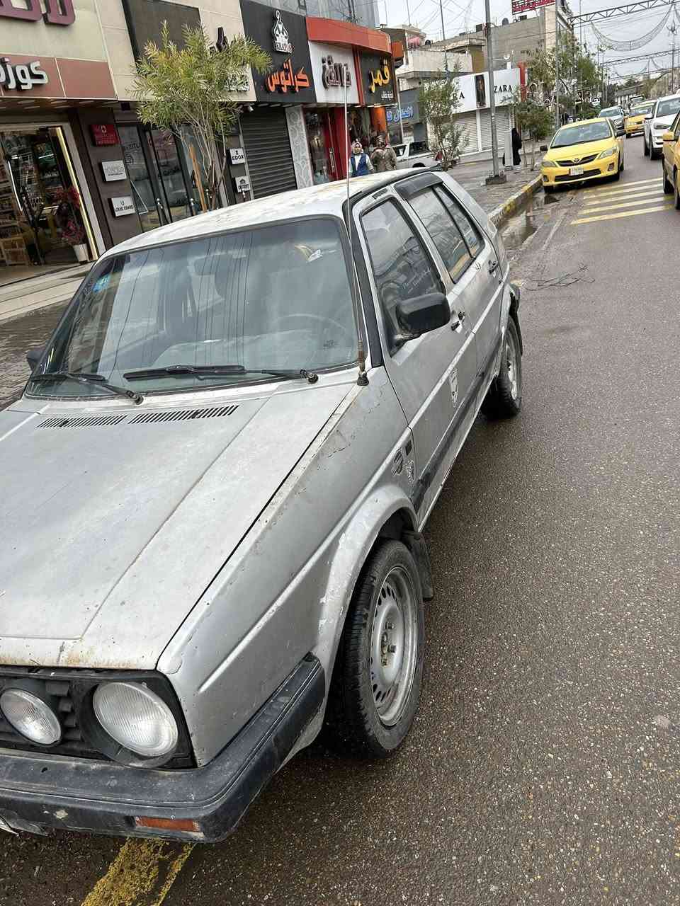 السلام عليكم
كولف عظم موديل 1991 اوربي للبيع 
رقم ديالى باسم صديقي ثاني يوم التحويل 

السياره نكرة سلف 
مكينه وكير بالجيس 
الصدر امامي خلفي تعبان 
باتري جديد 
بريك مسوي بالجديد 
كهربائيات السياره كلهه شغاله 

السياره مشتريلهه غراض ممشدودات بعدهن تاخذهن وياالسياره 

دركة 
ترايش بوب 
نفخات جاملغات 
يدات بوب 
ماسحه خلفيه 
السعر مالتهه 23 ورقه وبيهه مجال انشاءلله 

العنوان الكاظميه 
***********
