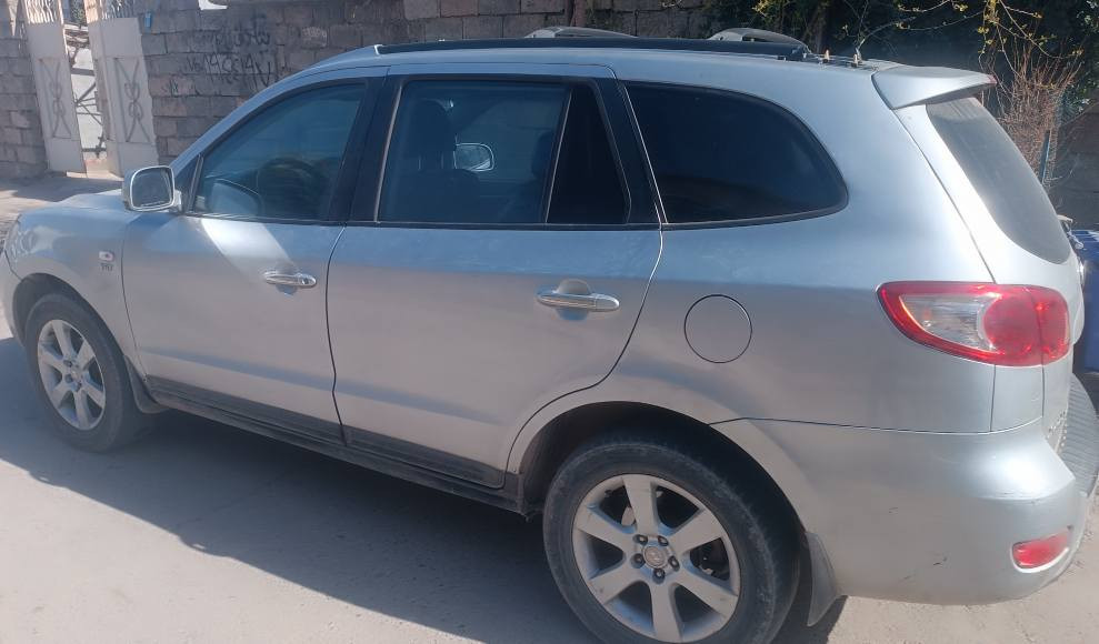 سەنتافی 2008
گێڕو مەکینە بەشەرت 
سەیارەکە گازە
تەقەو ڕەقەی بەشەرت
سارد و گەرمی ئیشدەکا
کوشن کارەبا ئیتەر جڵد
شوێن حاجیاوا
*********** رانية, السليمانية
