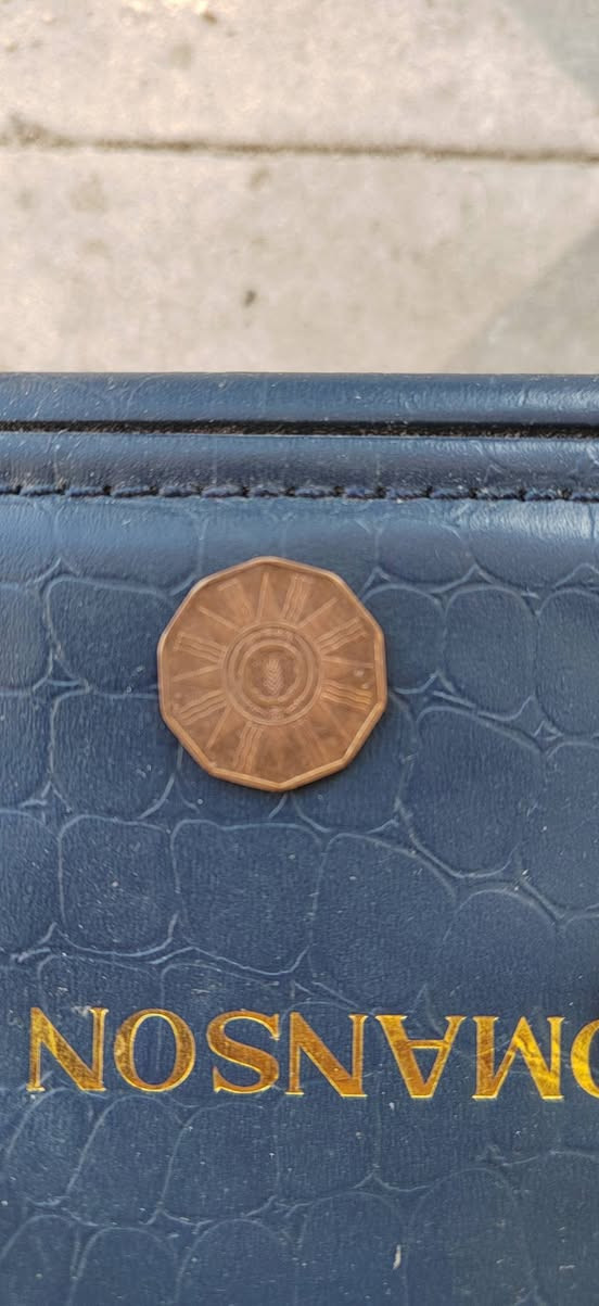 السلام عليكم ورحمة الله وبركاته مساء الخير على جميع الأصدقاء رمضان كريم عليكم او علينا او على كل ديار المسلمين امين يارب العالمين امين  اخواني اني ضيف جديد على هذا الكروب اتمنى ان اكون ضيف خفيف عليكم. عندي عملات للبيع الأولى تخص البنك المركزي العراقي والثانيه تخص البنك المركزي البريطاني او الاسترالي للبيع


**إذا كنت صاحب هذا الإعلان وتريد حذفه لأي سبب، رجاءا أرسل رسالة إلى الدعم الفني**