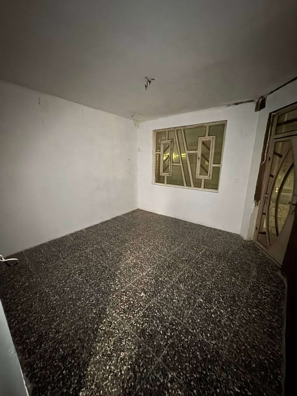 مشتمل للبيع  في البنوك حي التربية

المساحه 64 م
واجهة 8 م النزال 8 م 

يحتوي على غرفتين نوم واستقبال ومطبخ وخدمات 

للاستفسار مراجعه مكتب ارض الرافدين للعقار

*********** محمد خالد
