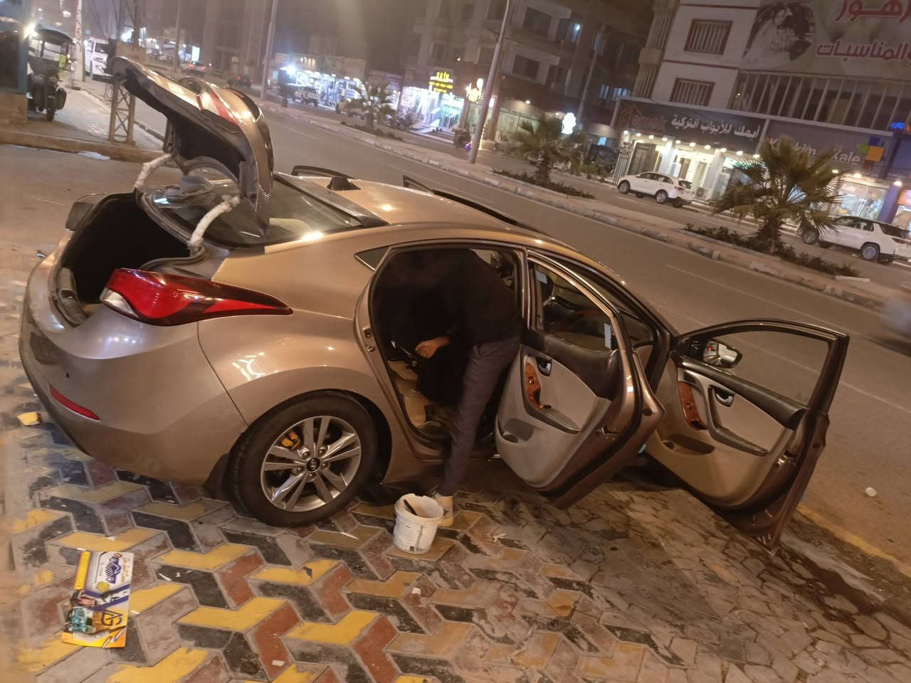 النترا 2015
فول مواصفات GLS
بصمه تشغيل 
بصمة ابواب +صندوق بصمه
فتحة سقف 
كشنات تفئه تبريد 
تبريد بيانو قطعتين 
شاشه كامرا 
حساسات 
لايت زنون الأصلي
ويل كب 
مري شفط
محرك 1800
سياره حيل نضيفه 
اللون قهوائي 
رقم سليمانيه بأسمي 
السونار مرفق بالمنشور 
السعر 120 
***********
