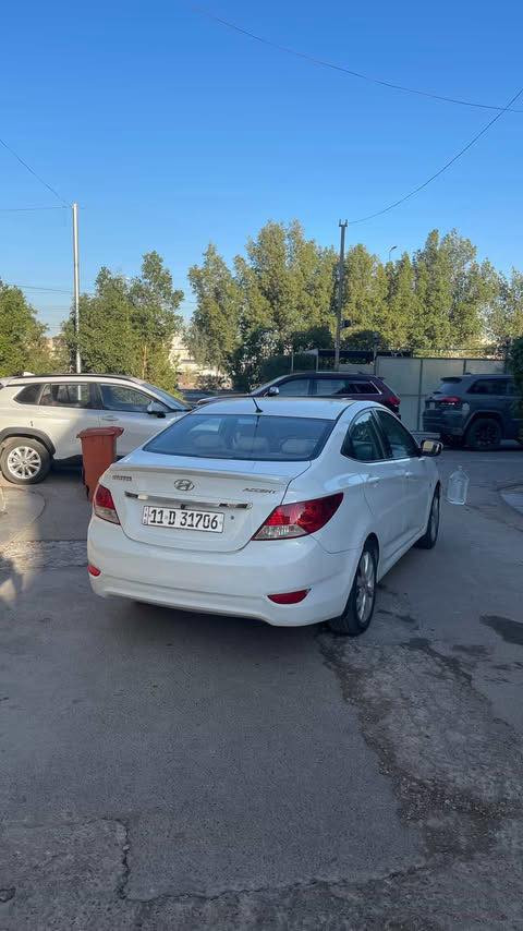 السلام عليكم اكسنت2013 للبيع فول مواصفات بلو مكينه 1600 بيها صبغ بلهلال مال جاملغ الخلفي وصبغ بلباب مال السايق فقط +مكاني بغداد للستفسار السعر95وبيها مجال +اعاده النشر بسبب الوعود الكاذبه. ***********
