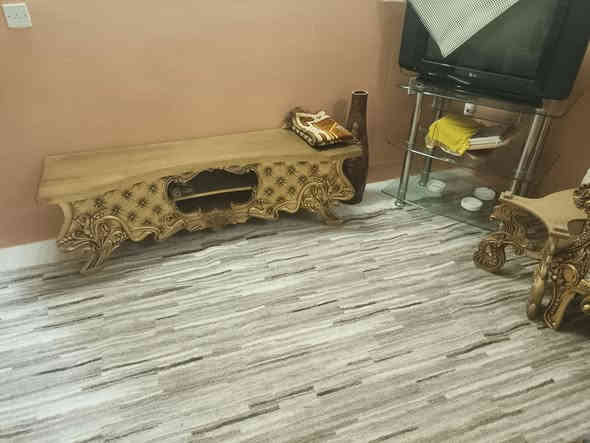 معرض البركه
يوجد لدينا تخم ملكي نضيف يرادله اشويه ترتيب السعر 400 كاني كرده شارع مستشفى شهيد جزى ***********
