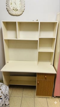 ميز مكتب • نظيف • قفل