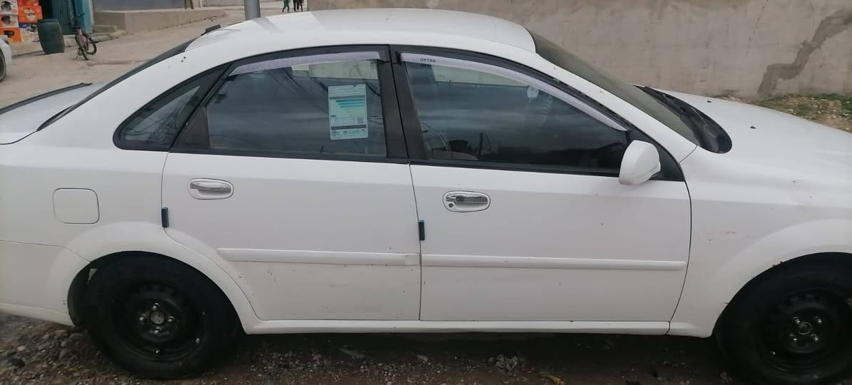 السلام عليكم 
سيارة اوبترا گير عادي موديل 2004 للبيع  رقم نينوى دولي سنويه لل 2029 صاحبها الشرعي بل موصل شرط التحويل كابون بانزين بيها محرك نضيف وگير نضيف طخم تواير جديد باتري جديد ضرر السيارة اثر تحرير موضح بل سونار شرط بدون دواخل السيارة داخلها نضيفف
السعر 67وبيها مجال 
للتواصل 
***********
***********
