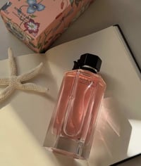 عطر قوتشي فلورا • ماء عطر • صنع بالسويد