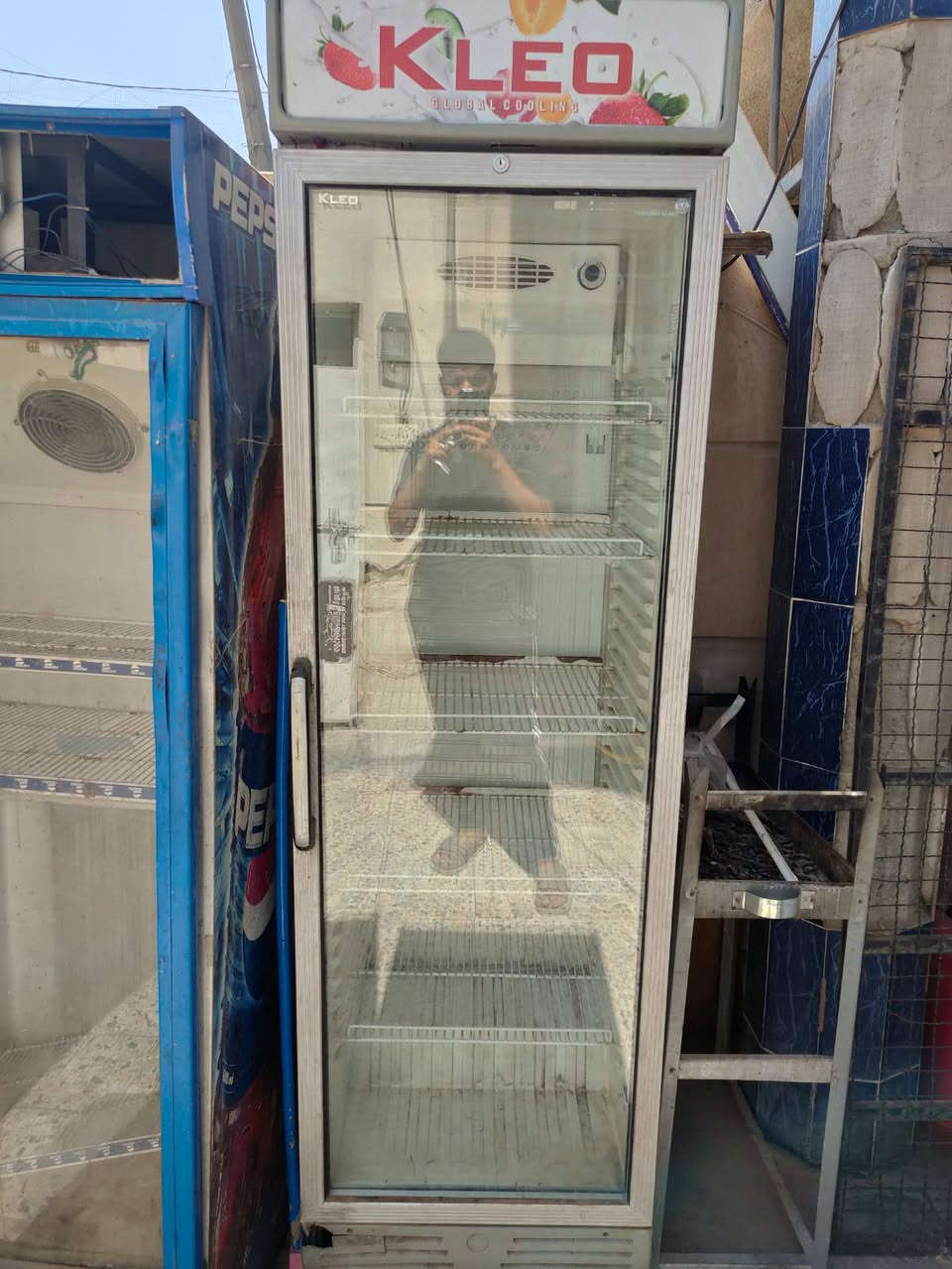 مكلف بالنشر للتوضيح 
يتوفر اغراض مطعم 
عارضه عدد 2 اليوكر الاصلي 
سعر الوحده 225 الف 
مجمده جديده مستخدمه قليل سعرها 300 الف 
منقله شوي حجم كبير 150 الف 
كريل همبركر نظيف سعر 125 الف 
شوايه مال كص سعرها 200 الف 
رقم الهاتف *********** 
عنوان بغداد حريه دور نواب ضباط شارع المشجر
