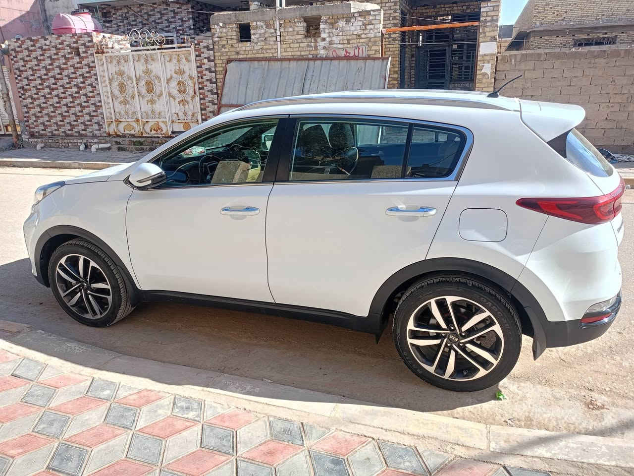 سبرورتج موديل 19 رقم قادسية بسمي مداور ثاني يوم السعر 190 السيارة على ايدي ما مفتوح برغي بيها ماشية 180الف مكفولة محرك كير حدادية بلادية بيها فقط كد الاشبر باب الخلفي ***********
