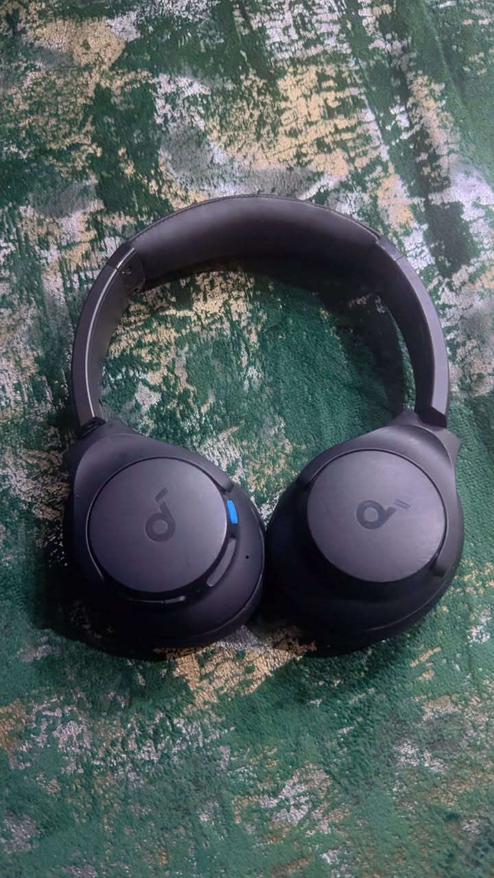 سلام عليكم سماعة اصليه  استخدام قليل جداً تفحص  بل الباب وتروح   ٤٥وبيها مجال بارك السعدون ***********
