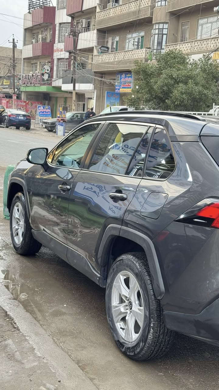 السلام عليكم

سيارة راف فور  

رقم اربيل 

موديل 2021 xle 

وارد امريكي 

العداد ماشية 64 الف كيلو 

الحادث جاملغ امامي جه الصدر وشوي من الباب  

كير محرك مكفولات 

الموصفات 

رادار 

مانع تصادم 

نقاط عمياء 

3 انظمة قيادة 

محرك ٢٥٠٠

اشاير بالمري 

سايد بريك كهرباء 

فور ويل 4WD

قطعتين تبريد 

بصمة و بصمات يدات 

السعر 198

رقم الهاتف ***********
