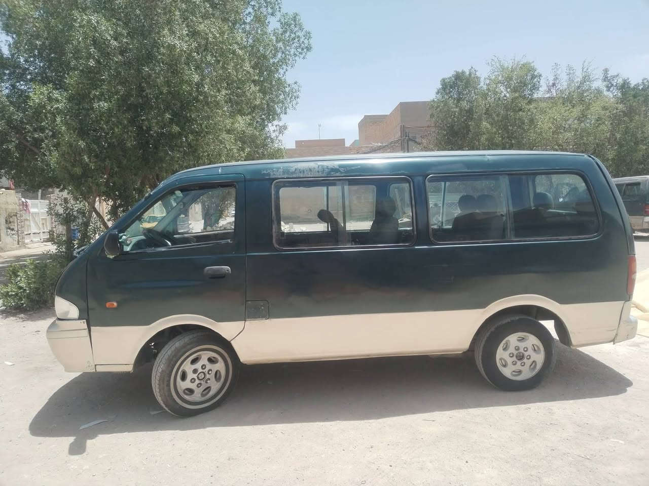 السلام عليكم
بريجو موديل 97 سياحي سياره بلادي قطرت صبغ مابيه فقط بايبن وجنط وربع  كير واكسل كفالة  +محرك بخار بدون تنقيص
رقم بغداد انكليزي سياره بأسمي سنوية لل31 هزة جديدة ومصفرة هيئه ومرور
كهربائيات شغالة دوشمة نظيفة 

السعر ٥٥ وبيها مجال 
مكاني النجف  حي ميسان***********متواجد واتساب
