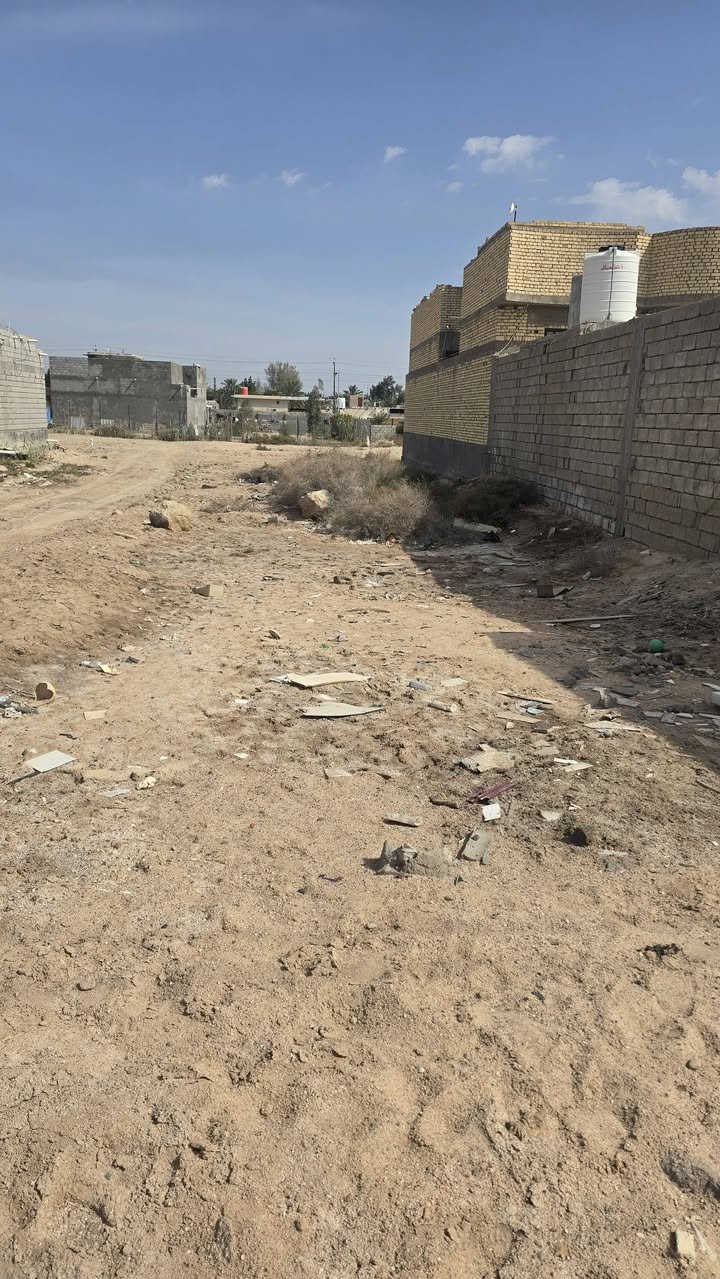 قطعه أرض طابو مالك زراعي عراقي وكاله مكاتبه ونسخه من الطابو المساحة 400متر ركن تقع على شارع تبليط 10متر جميع الخدمات متوفره ماء كهرباء مدارس جوارين ابو الخصيب القدامه  العنوان بصره أبي الخصيب منطقه باب عباس قربيه على سوك جبير  سعر جدا مناسب 37مليون الاستفسار ***********
